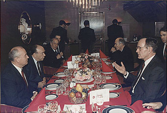 Bush and Gorbachev across the table