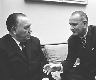 Richard Daley in conversation with Lyndon Johnson