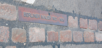 Plaque at the Berlin Wall, denoting its existence from 1961 to 1989