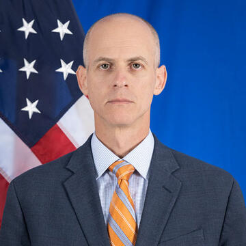 Seth Center headshot