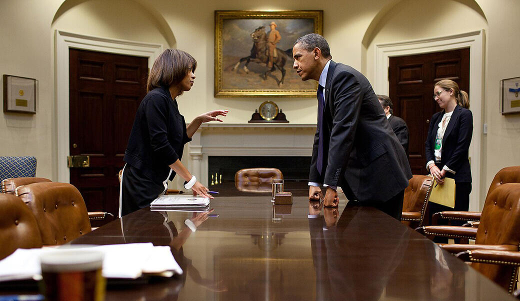 Melody Barnes and Barack Obama chat over Oval Office